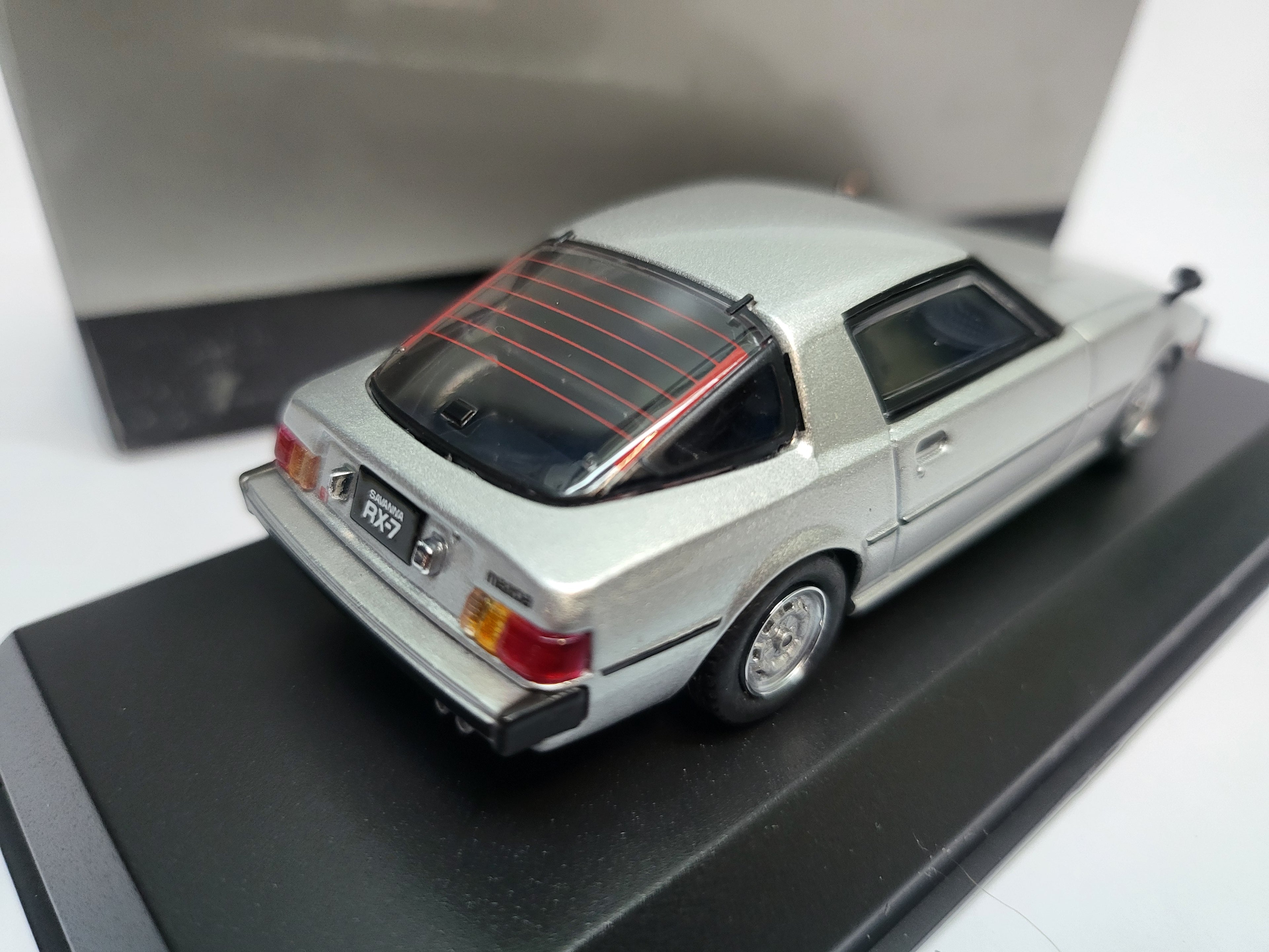 Kyosho Mazda RX-7 Savanna Zilver 1978 - Schaal 1:43 - Limited Edition