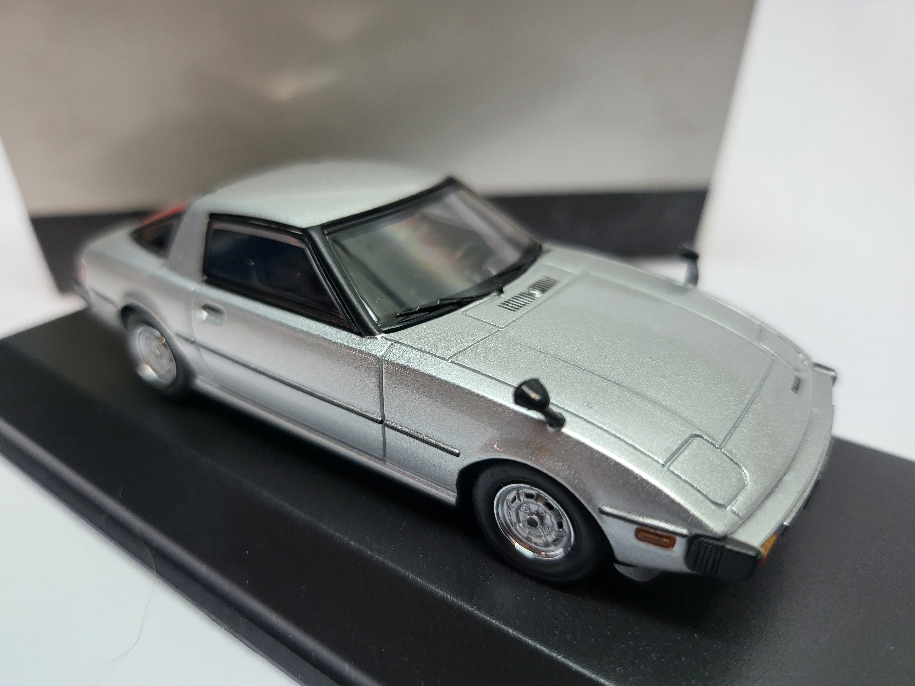 Kyosho Mazda RX-7 Savanna Zilver 1978 - Schaal 1:43 - Limited Edition