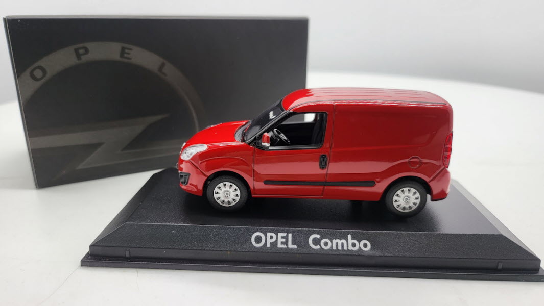 Norev Opel Combo Rood 2012-2018 - Schaal 1:43