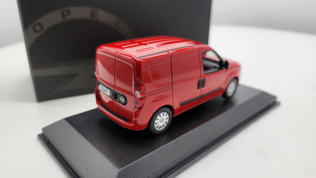 Norev Opel Combo Rood 2012-2018 - Schaal 1:43