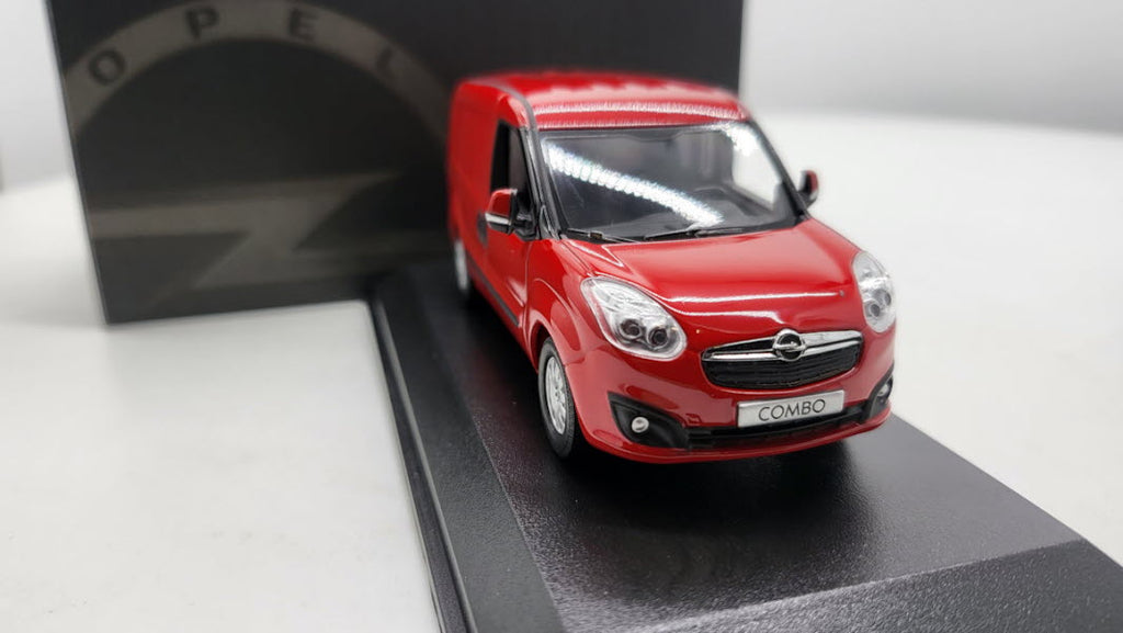 Norev Opel Combo Rood 2012-2018 - Schaal 1:43
