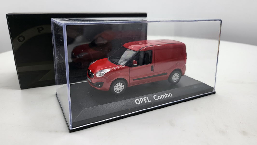 Norev Opel Combo Rood 2012-2018 - Schaal 1:43