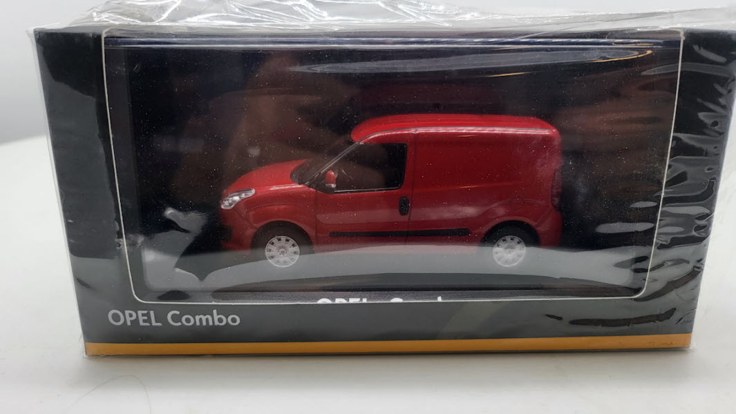 Norev Opel Combo Rood 2012-2018 - Schaal 1:43