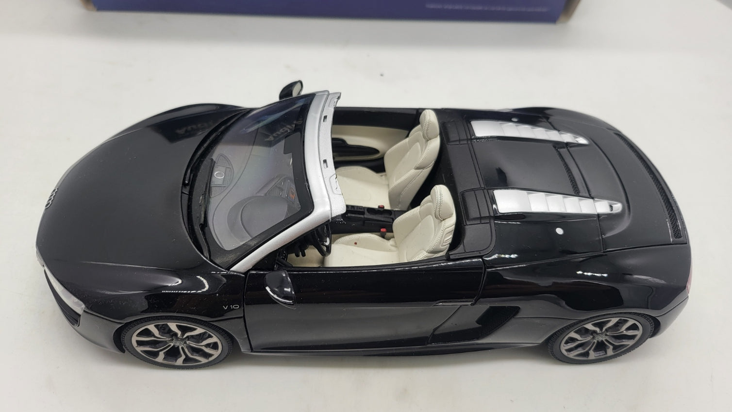 Audi R8 Spyder Phantom Black Kyosho 1:18