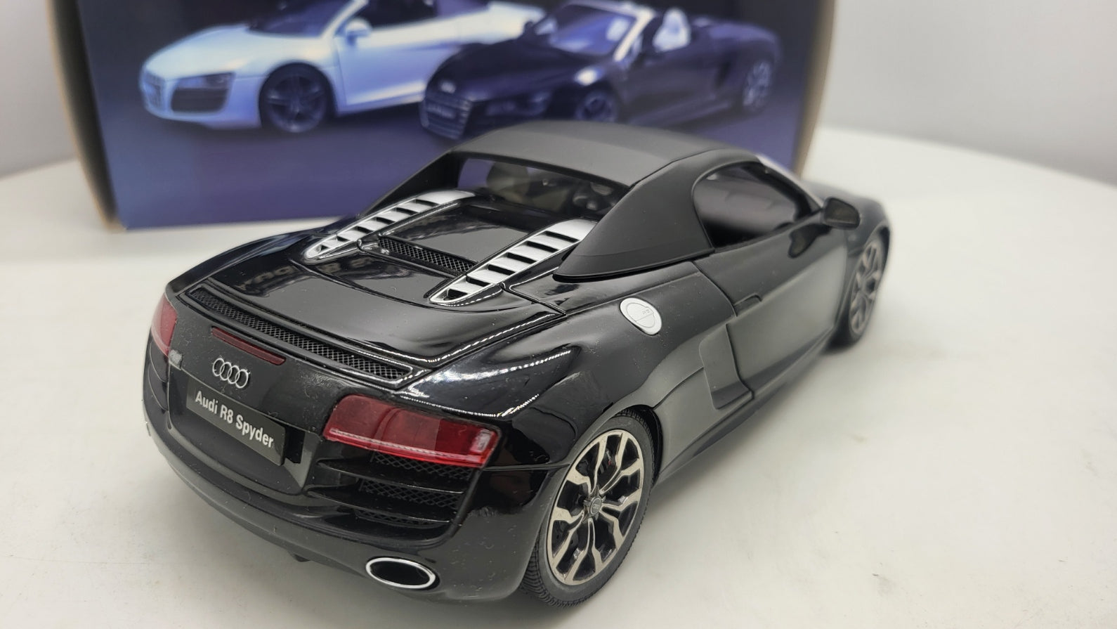 Audi R8 Spyder Phantom Black Kyosho 1:18