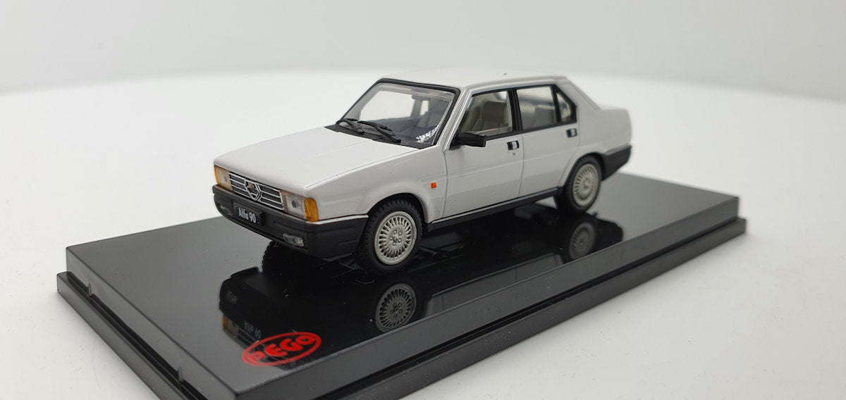Pego Alfa Romeo 90 Wit (145514) - 1:43
