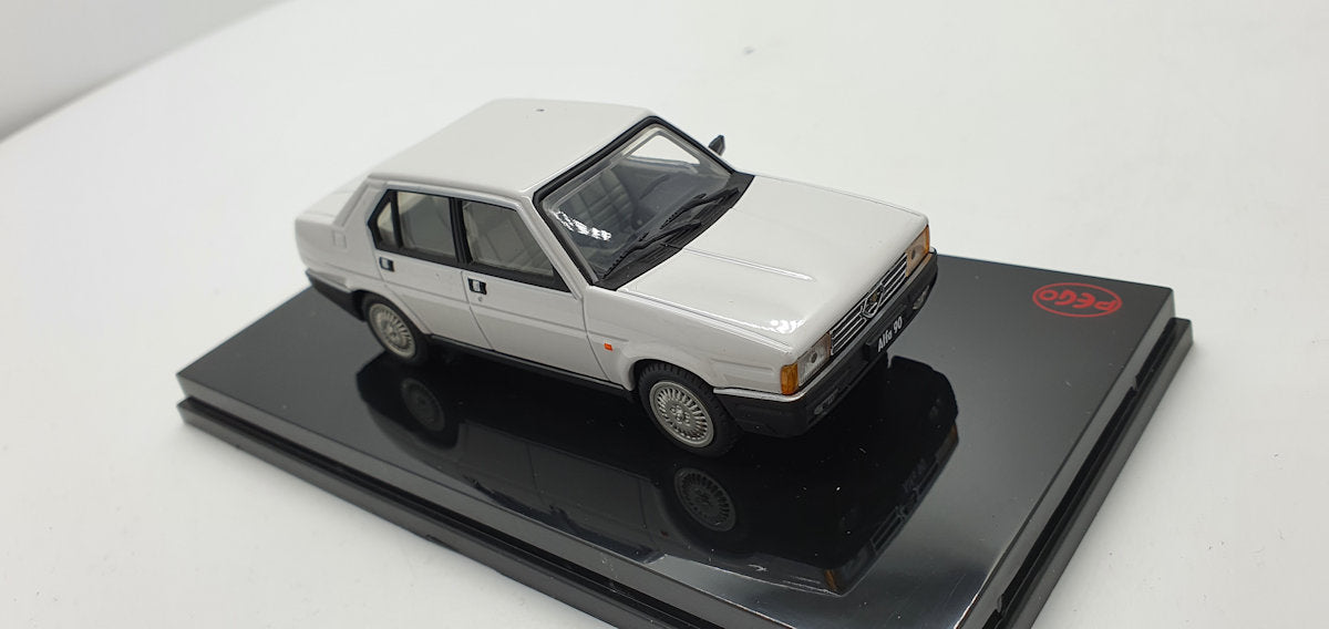 Pego Alfa Romeo 90 Wit (145514) - 1:43