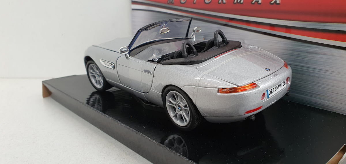 BMW Z8 Zilver - Welly 1:24