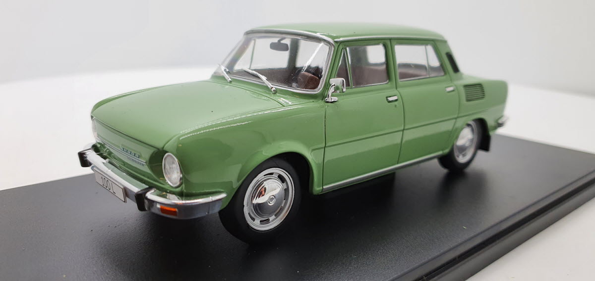 Whitebox Skoda 100L Groen 1969 - Schaal 1:24