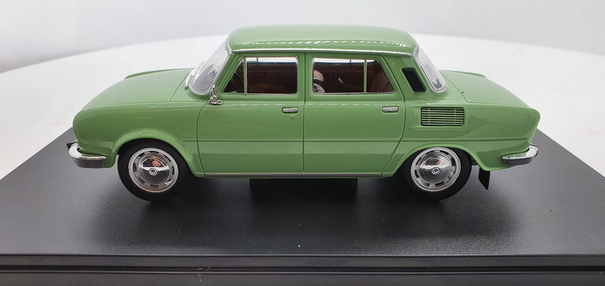 Whitebox Skoda 100L Groen 1969 - Schaal 1:24