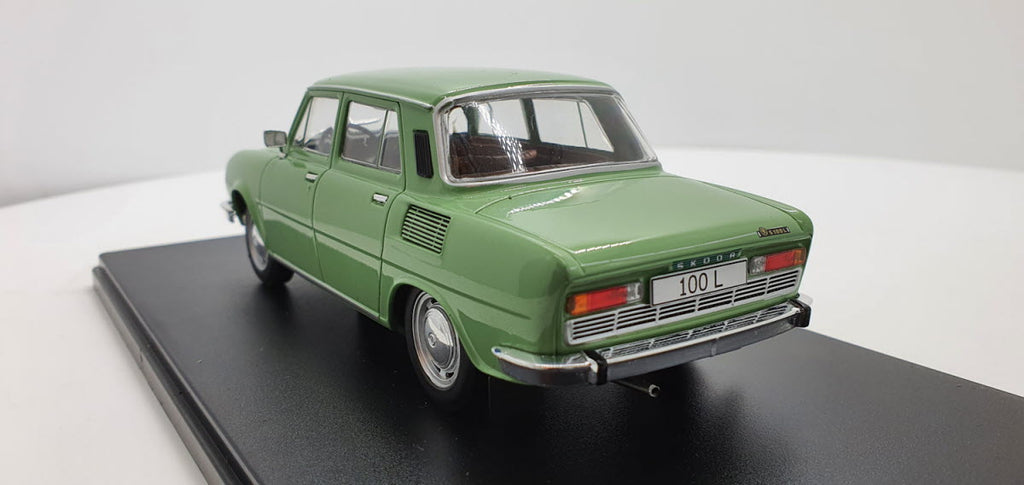 Whitebox Skoda 100L Groen 1969 - Schaal 1:24