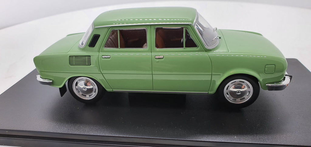 Whitebox Skoda 100L Groen 1969 - Schaal 1:24