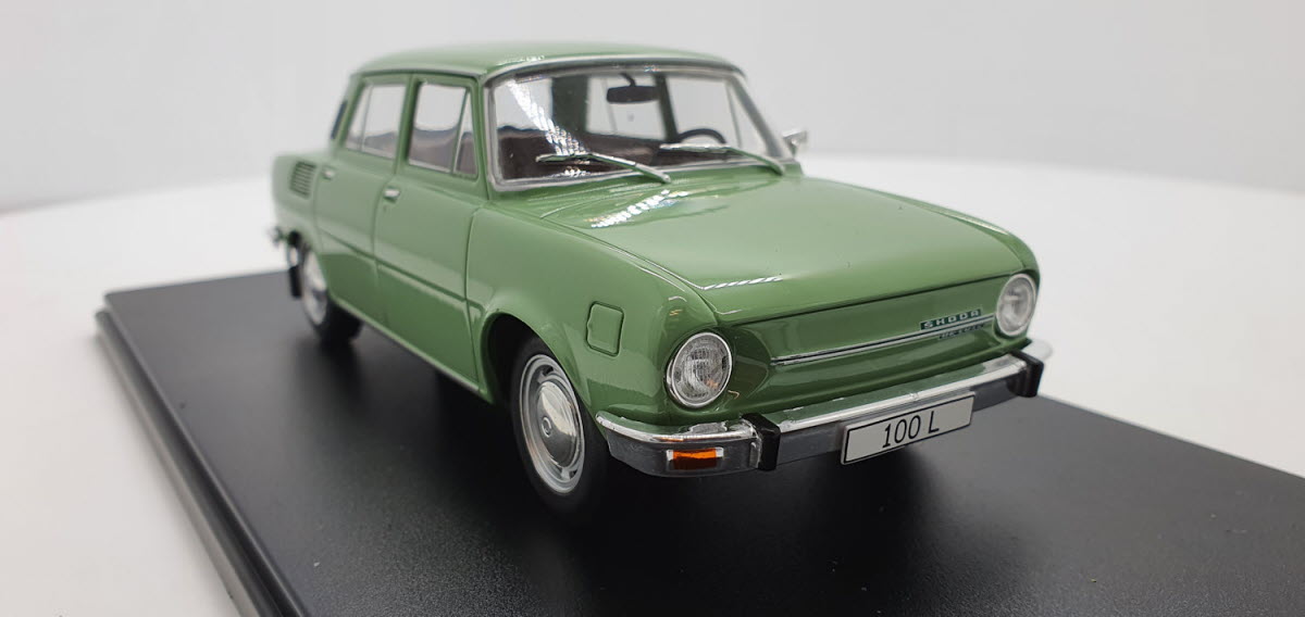 Whitebox Skoda 100L Groen 1969 - Schaal 1:24