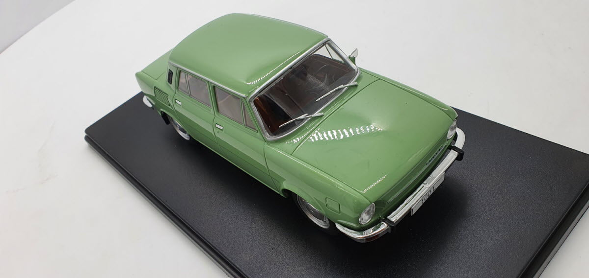 Whitebox Skoda 100L Groen 1969 - Schaal 1:24