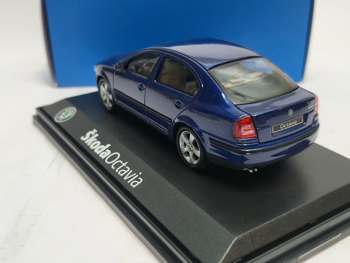 Abrex Skoda Octavia Sedan Deep Blue Sea Metallic 2004 - Schaal 1:43