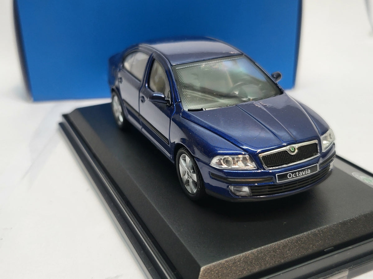 Abrex Skoda Octavia Sedan Deep Blue Sea Metallic 2004 - Schaal 1:43
