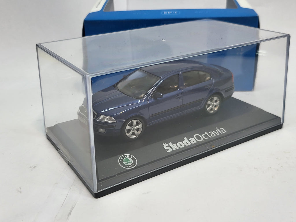 Abrex Skoda Octavia Sedan Deep Blue Sea Metallic 2004 - Schaal 1:43