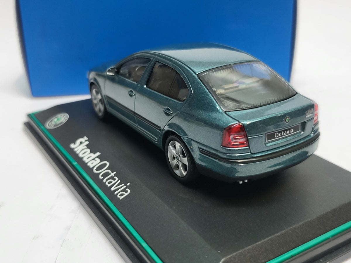 Abrex Skoda Octavia Sedan Green Island Metallic 2004 - Schaal 1:43