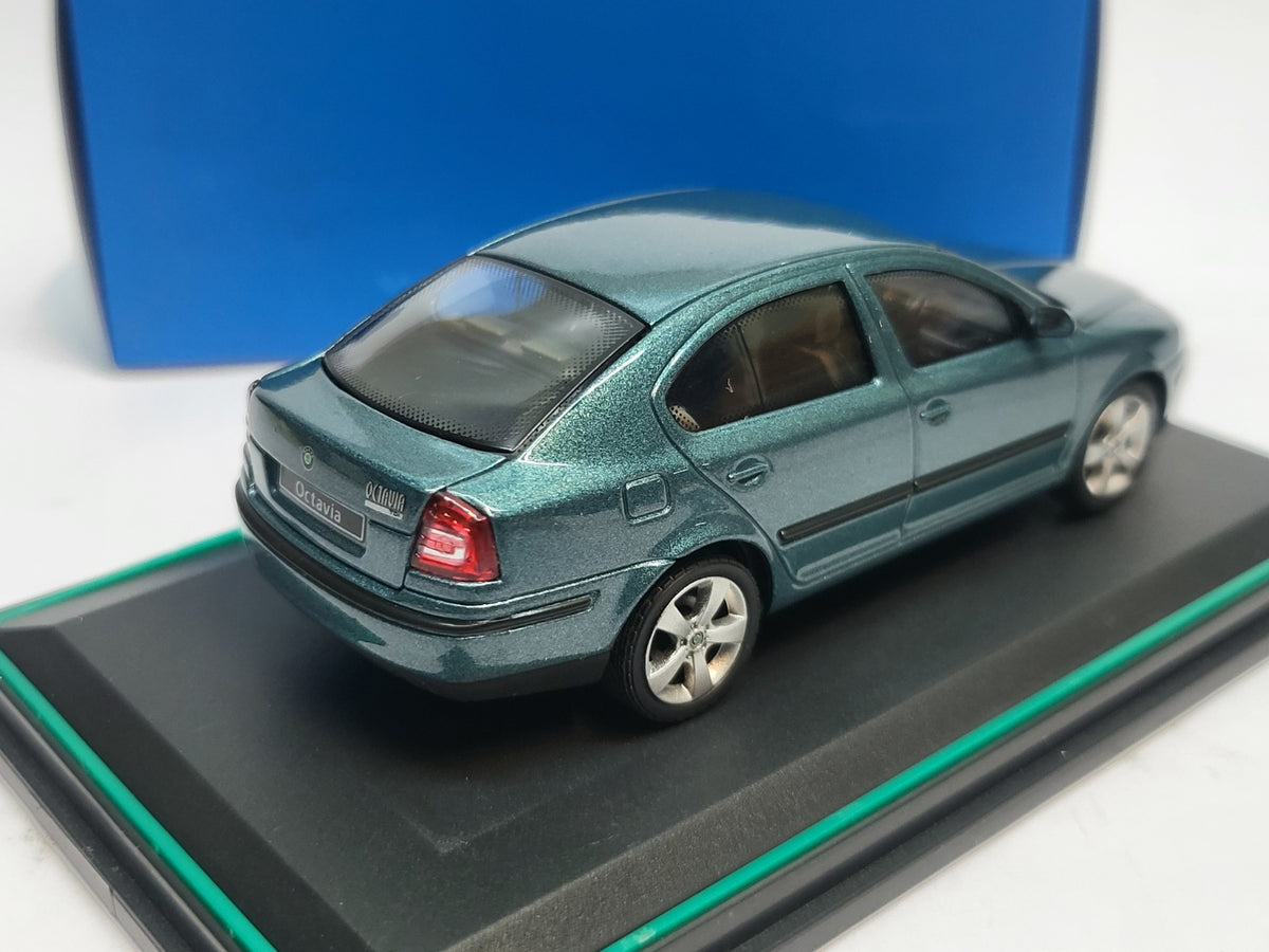Abrex Skoda Octavia Sedan Green Island Metallic 2004 - Schaal 1:43