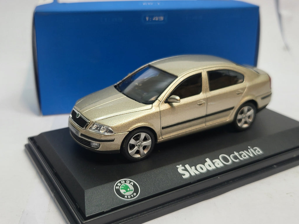 Abrex Skoda Octavia sedan , Sahara Beige Metallic 2004 - Schaal 1:43