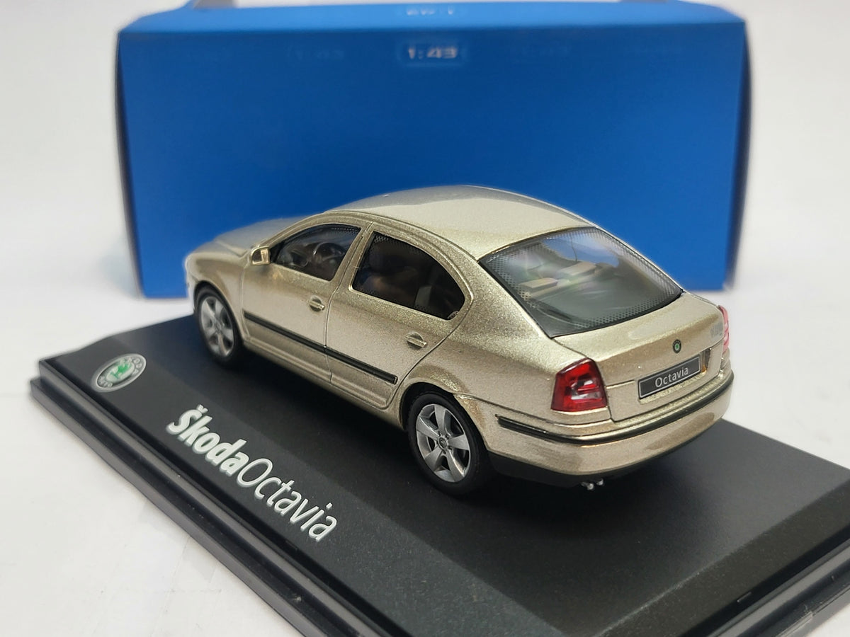 Abrex Skoda Octavia sedan , Sahara Beige Metallic 2004 - Schaal 1:43