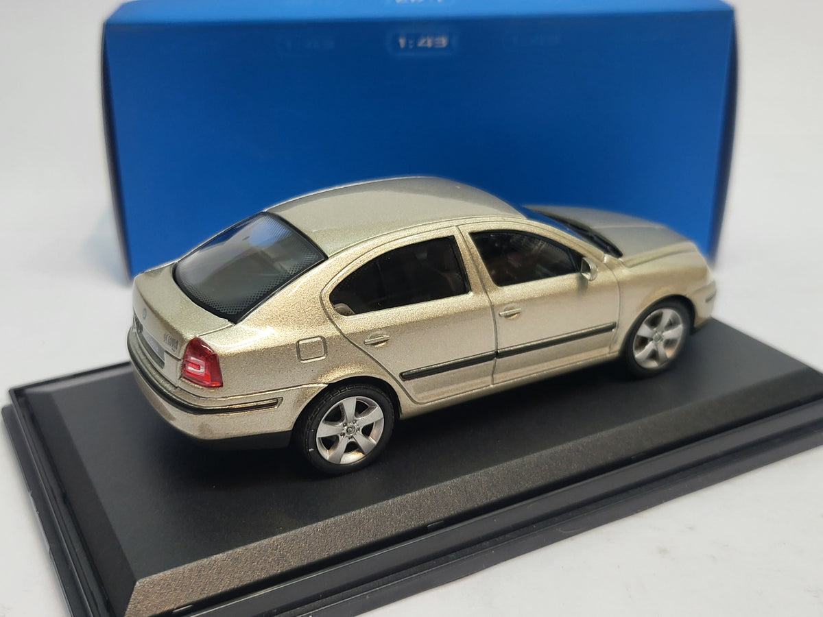 Abrex Skoda Octavia sedan , Sahara Beige Metallic 2004 - Schaal 1:43