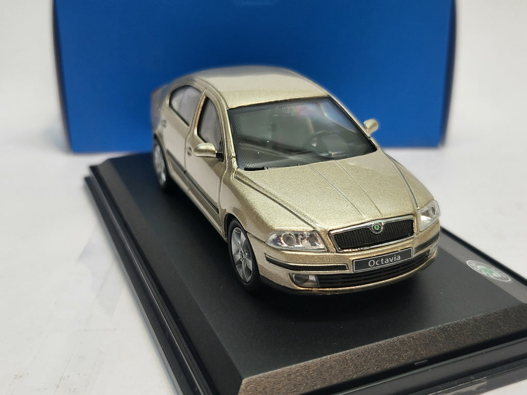 Abrex Skoda Octavia sedan , Sahara Beige Metallic 2004 - Schaal 1:43