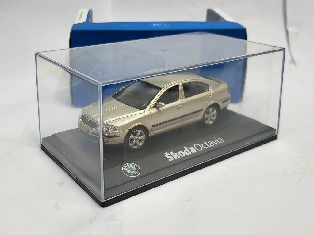 Abrex Skoda Octavia sedan , Sahara Beige Metallic 2004 - Schaal 1:43