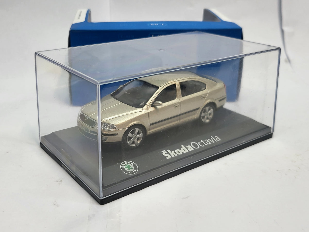 Abrex Skoda Octavia sedan , Sahara Beige Metallic 2004 - Schaal 1:43