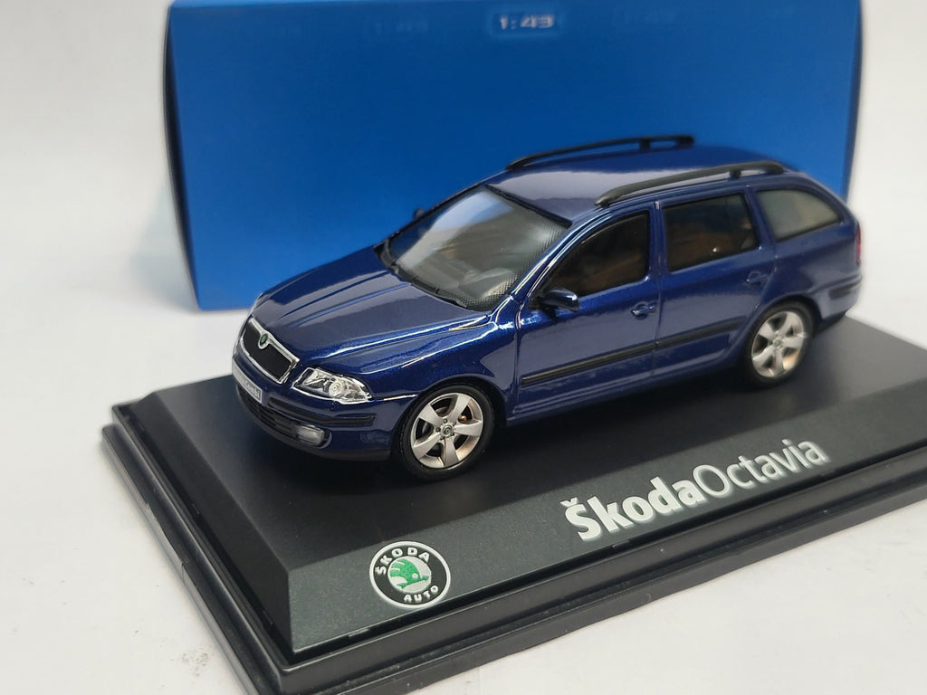 Abrex Skoda Octavia Stationwagon in Deep Blue Sea Metallic 2004 - Schaal 1:43