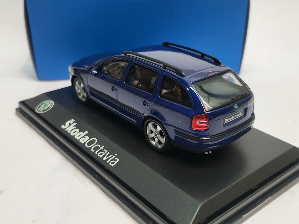 Abrex Skoda Octavia Stationwagon in Deep Blue Sea Metallic 2004 - Schaal 1:43