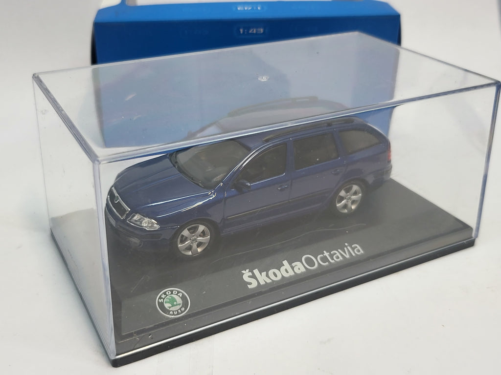 Abrex Skoda Octavia Stationwagon in Deep Blue Sea Metallic 2004 - Schaal 1:43