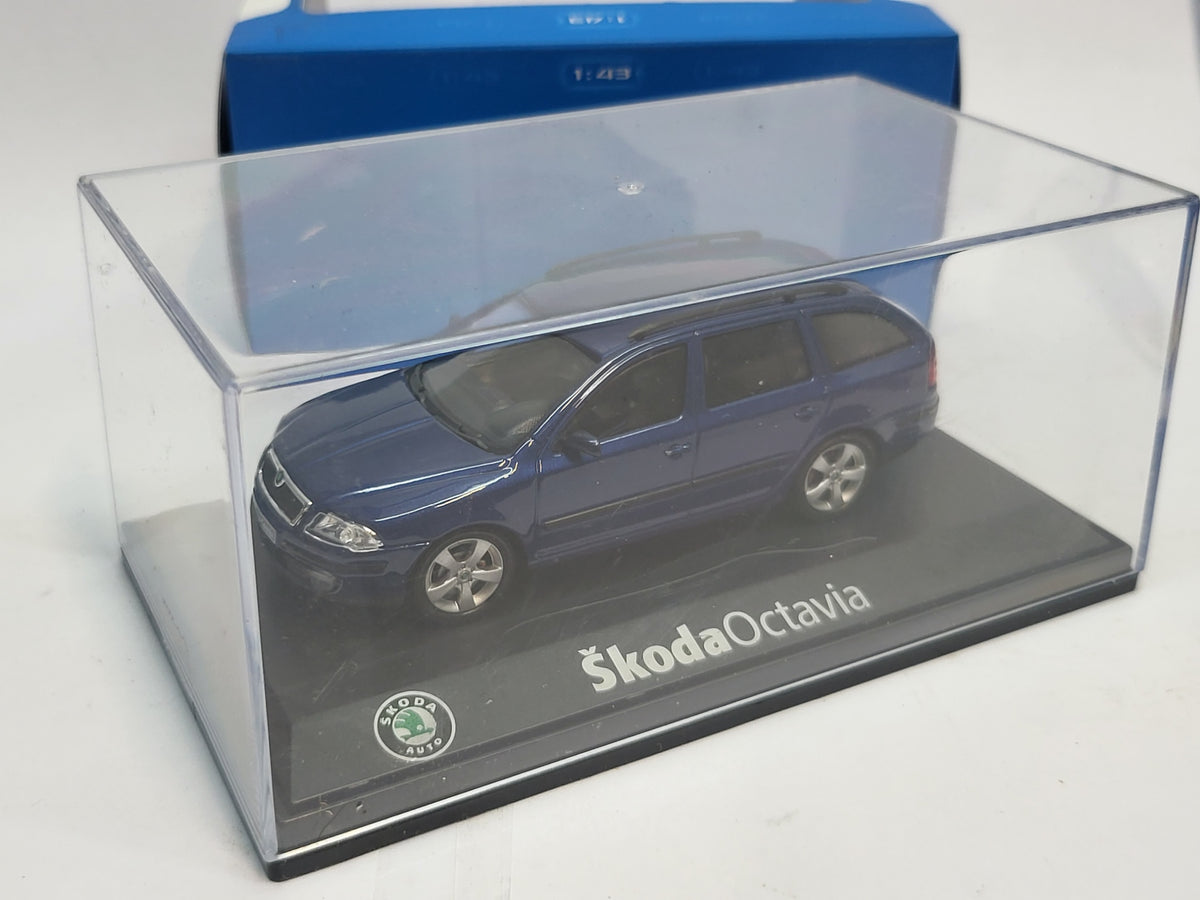 Abrex Skoda Octavia Stationwagon in Deep Blue Sea Metallic 2004 - Schaal 1:43