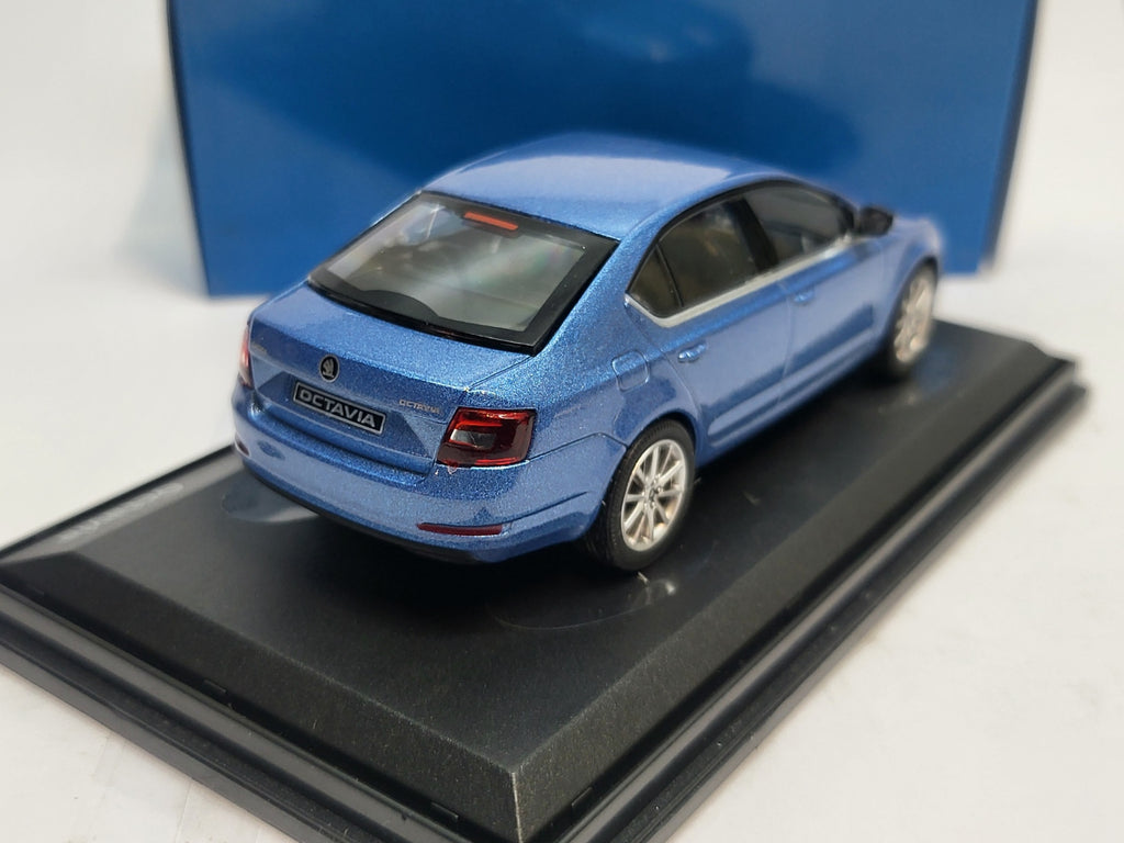 Abrex Skoda Octavia Sedan Denim Blue Metallic 2004 - Schaal 1:43