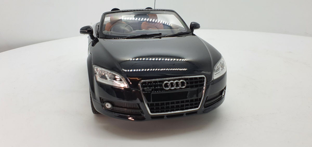 Audi TT Roadster RHD zwart 2006 Minichamps 1:18