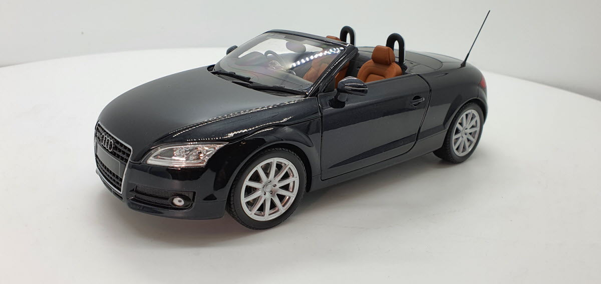 Audi TT Roadster RHD zwart 2006 Minichamps 1:18
