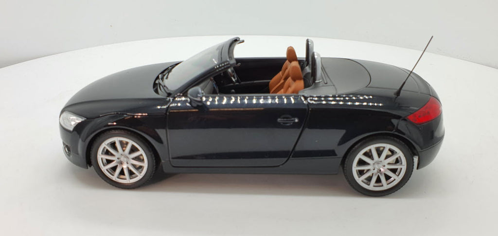 Audi TT Roadster RHD zwart 2006 Minichamps 1:18