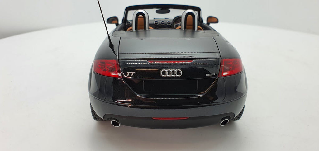 Audi TT Roadster RHD zwart 2006 Minichamps 1:18