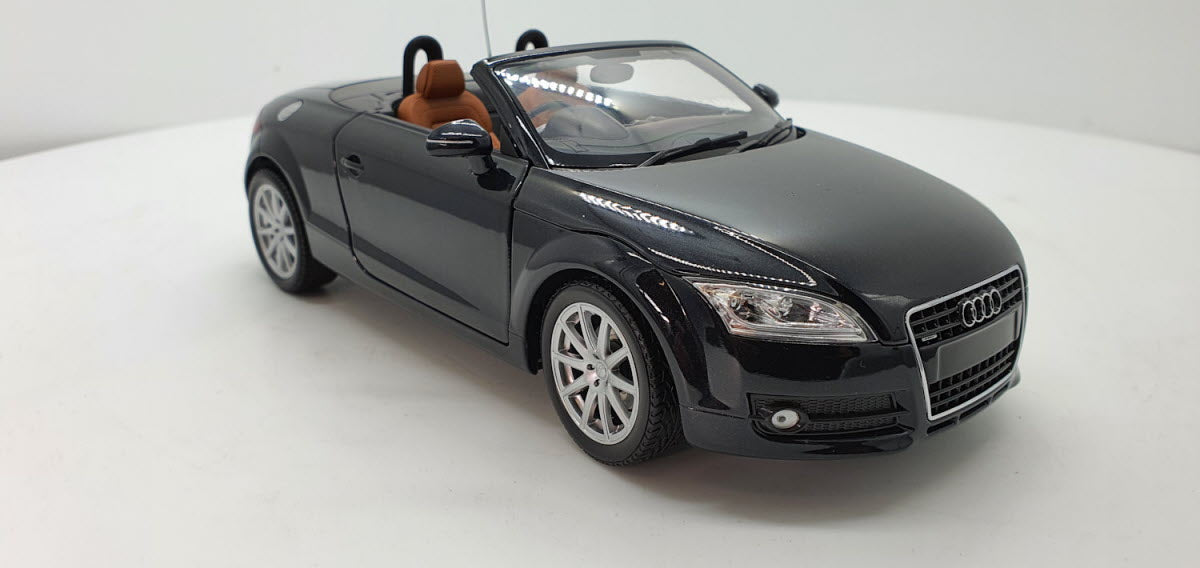 Audi TT Roadster RHD zwart 2006 Minichamps 1:18