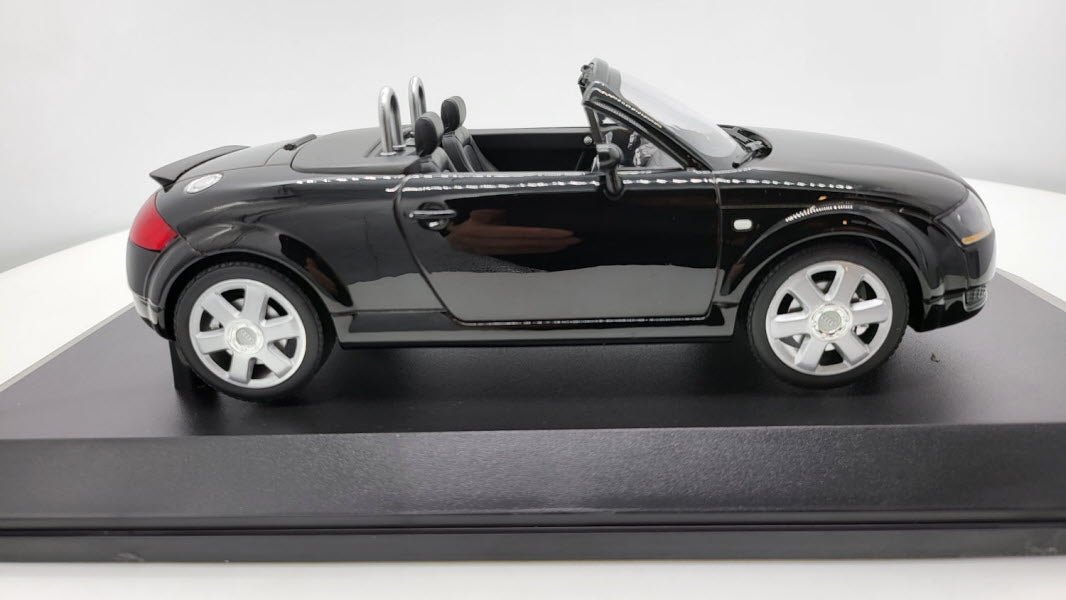 Audi TT Roadster zwart 1999 Minichamps 1:18