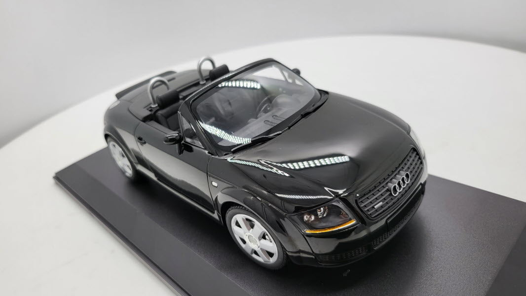 Audi TT Roadster zwart 1999 Minichamps 1:18