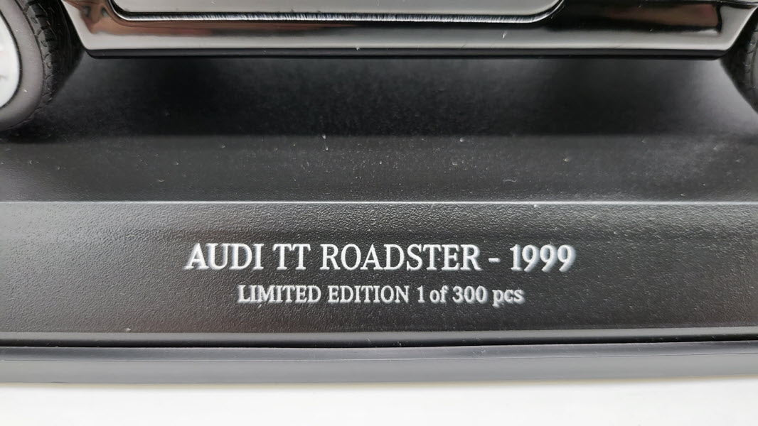 Audi TT Roadster zwart 1999 Minichamps 1:18