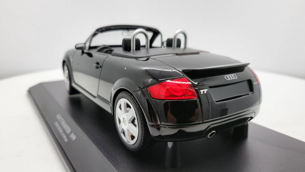 Audi TT Roadster zwart 1999 Minichamps 1:18
