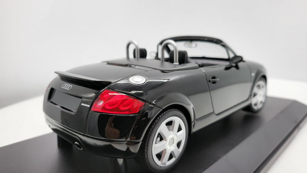 Audi TT Roadster zwart 1999 Minichamps 1:18