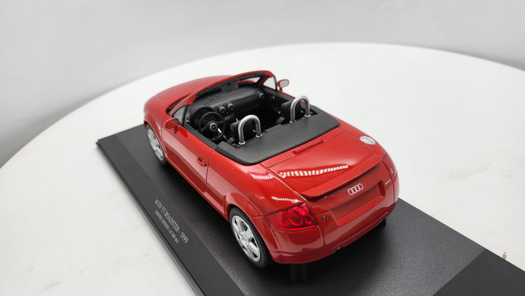 Audi TT Roadster rood 1999 Minichamps 1:18