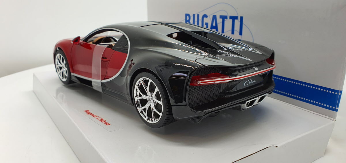 Bburago: Bugatti Chiron Sport Rood/Zwart - Schaal 1:18