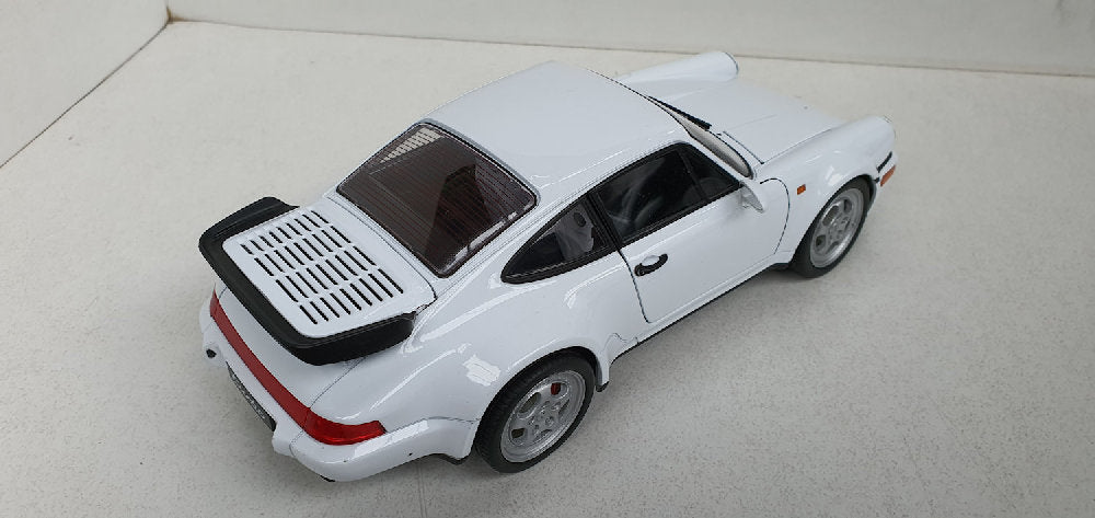 Welly: Porsche 911 (964) Turbo Wit - Schaal 1:18