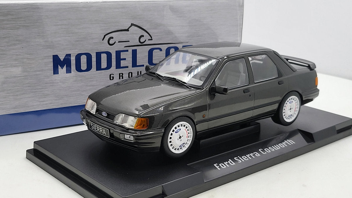MCG: Ford Sierra Cosworth Zwart Metallic - Schaal 1:18