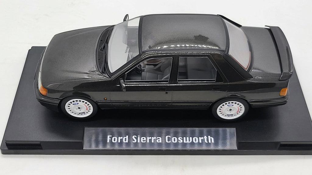 MCG: Ford Sierra Cosworth Zwart Metallic - Schaal 1:18