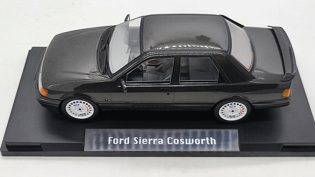MCG: Ford Sierra Cosworth Zwart Metallic - Schaal 1:18